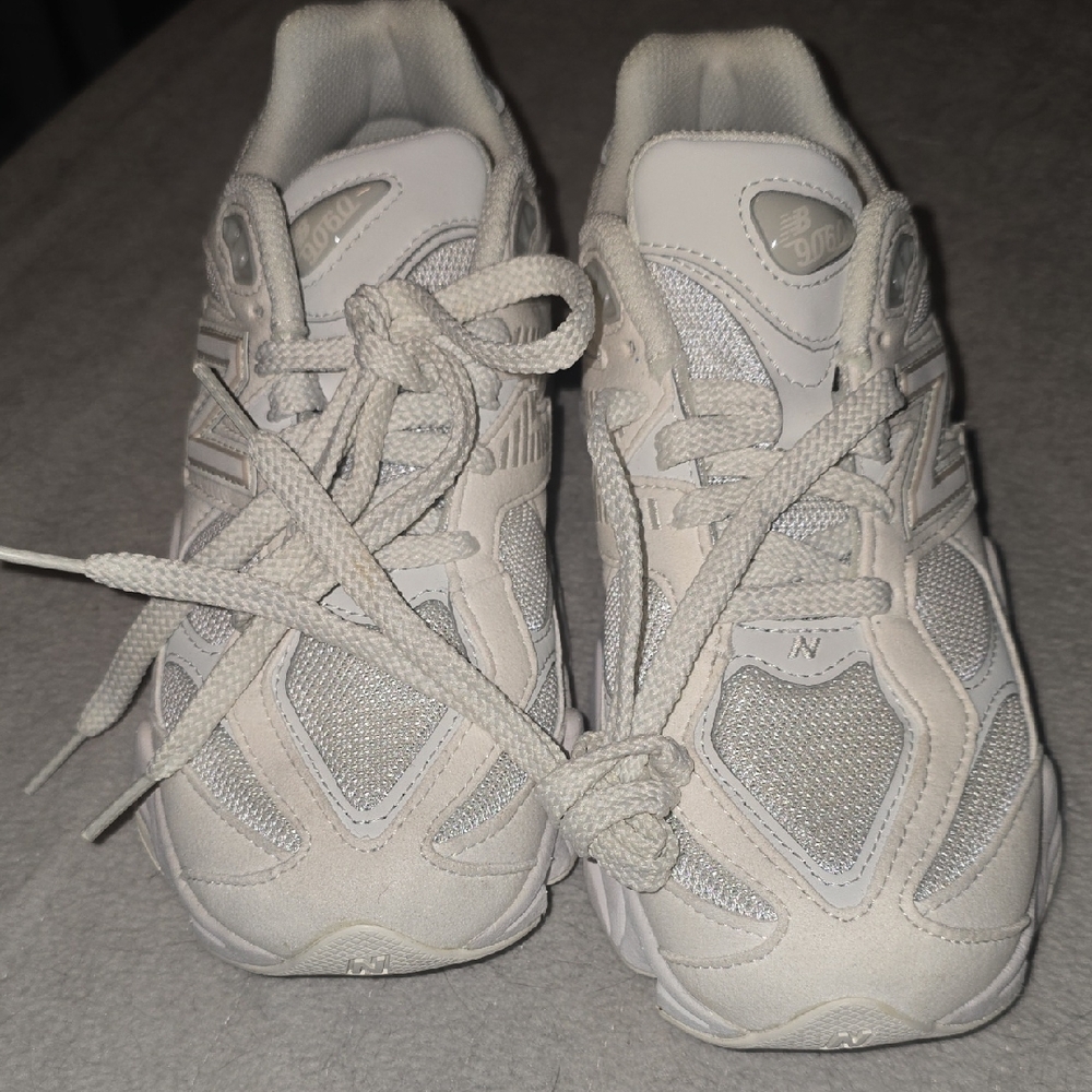 New Balance Women's White Sneakers, NEVER BEEN WORN 5.5 Grade School